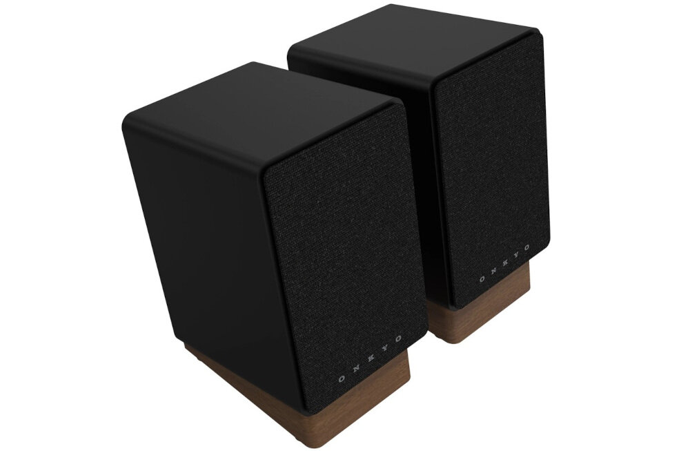 Kolumny głośnikowe ONKYO GX-30ARC moc RMS 50 W maksymalna 25 W ekonomiczne zasilanie, głośniki po skosie na białym tle