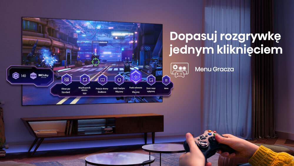 Telewizor HISENSE 43E7Q Pro - Pełna kontrola nad grą, osoba trzymająca kontroler w ręku, grająca na telewizorze