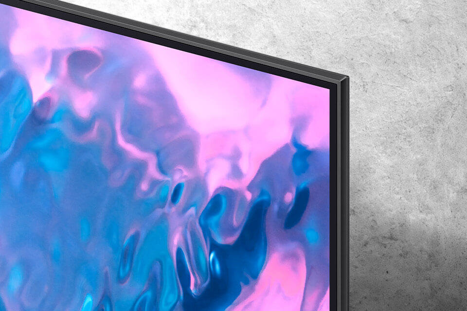 Smukły design telewizora na jednym z trzech ujęć