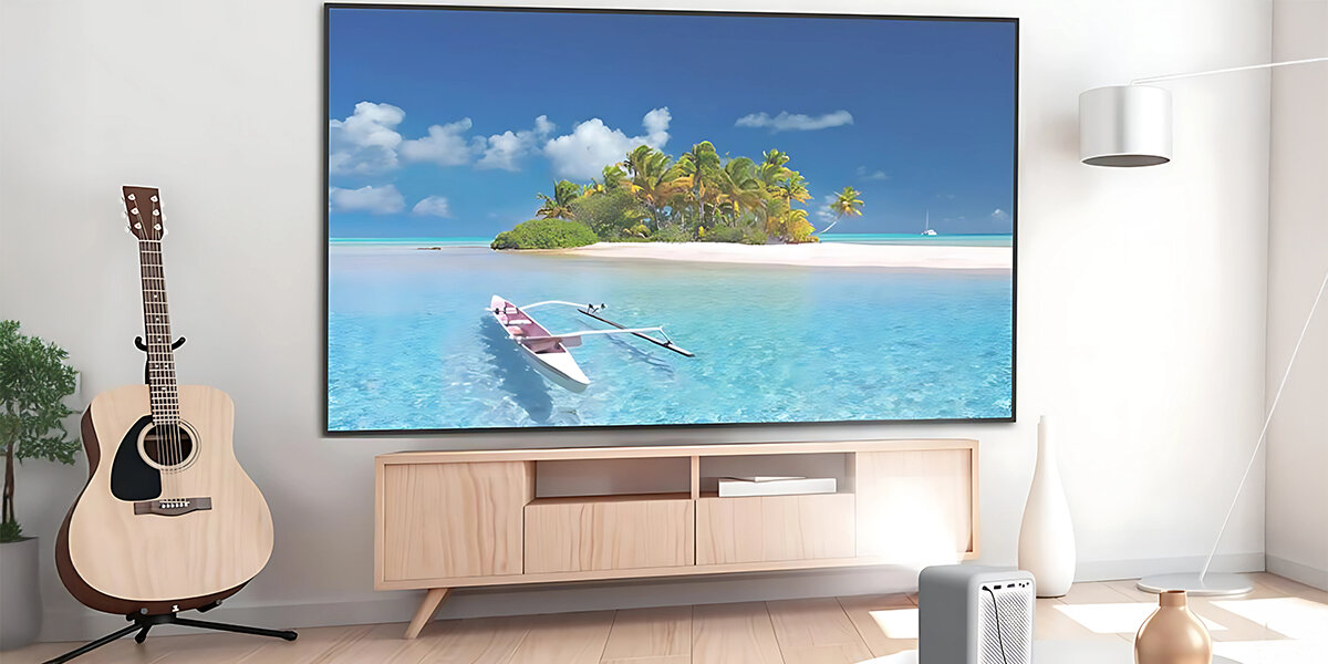 Ekran projekcyjny HP GATS FS90R ALR Fresnel obraz w dzień, ekran projekcyjny zawieszony na ścianie w pomieszczeniu