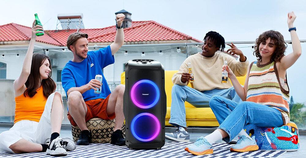 Power Audio TRONSMART Halo 300 karaoke mikrofon gitara XLR korekcja wokalu, osoby siedzące przy power audio na świeżym powietrzu