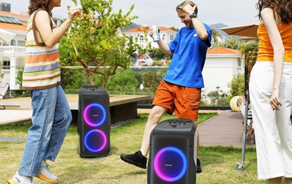 Power Audio TRONSMART Halo 300 TWS Broadcast 100 głośników skalowanie nagłośnienia, osoby bawiące się w rytm muzyki przy dwóch głośnikach