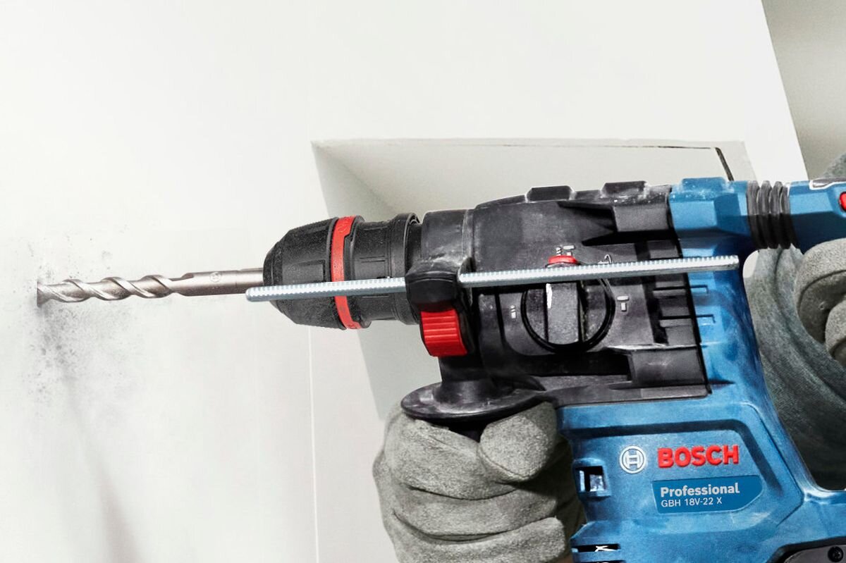 BOSCH GBH 18V-22 X Regulowany ogranicznik głębokości głębokość wiercenia i dłutowania porównaniu z młotami bez ogranicznika - Urządzenie z zamontowanym ogranicznikiem głębokości 