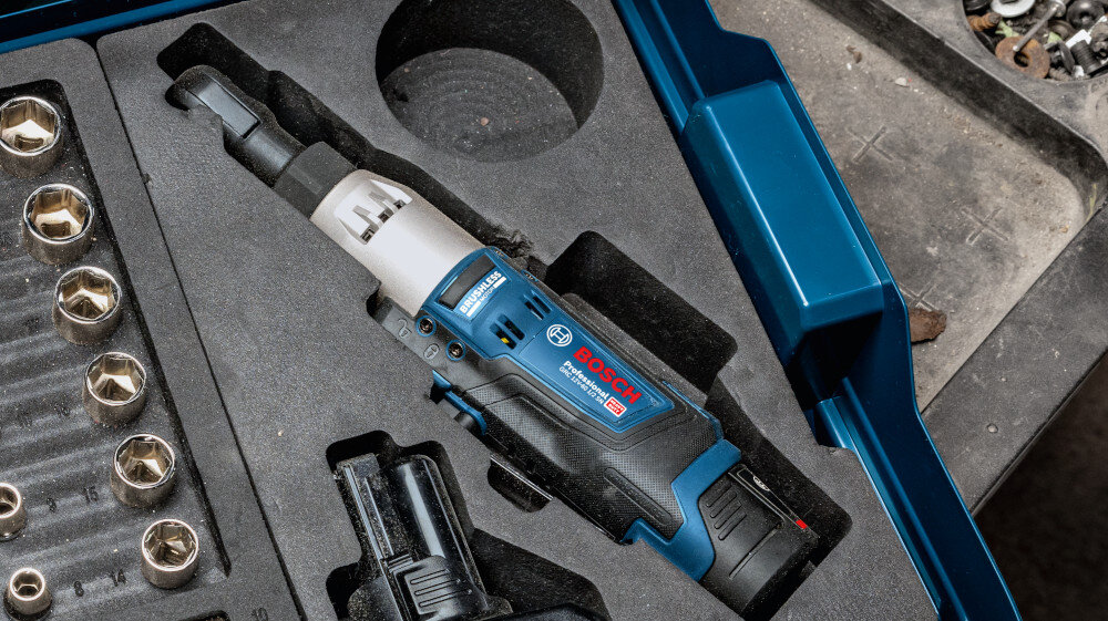 Klucz akumulatorowy grzechotka BOSCH Professional GRC 12V-60 3-8 SN 06019N8301 warsztat klucz leży w skrzynce narzędziowej moment obrotowy do 60 Nm można skutecznie luzować zapieczone połączenia pewnie dokręcać elementy konstrukcyjne skraca czas pracy i ogranicza wysiłek dłoni stała, powtarzalna siła precyzja montażu mniejsze ryzyko uszkodzenia gwintów