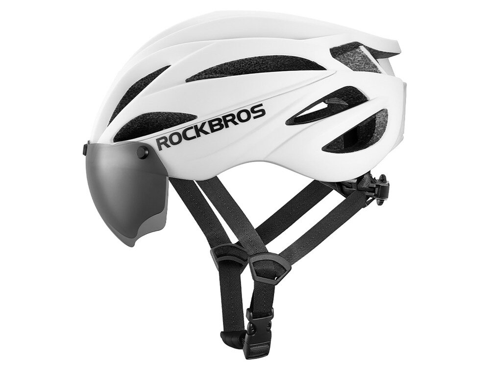 Kask rowerowy ROCKBROS 8386824304060 Biały Szosowy (rozmiar 58-62), szyba, magnes, ochrona, widoczność, Biały kask z paskami i osłoną, ujęcie pod skosem.