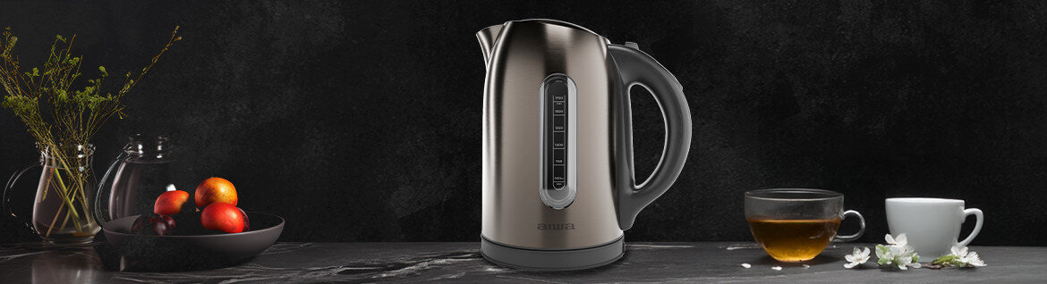 Czajnik AIWA AKT-3000D Styl, który pasuje do kuchni Matowy korpus ze stali nierdzewnej z powłoką antyodciskową Podświetlany wskaźnik temperatury LED antypoślizgowe nóżk zwijacz kabla i