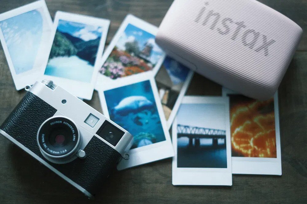 Aparat FUJIFILM X half odbitki na stole instax Link mini Link 2, mini Link 3, SQUARE Link, Link WIDE drukowanie
