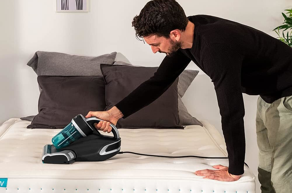 Odkurzacz ręczny CECOTEC Conga 7000 Mattress funkcja emisji gorącego powietrza szczotka z napędem usuwa roztocze kurz zabrudzenia dodatkowa dezynfekcja dynamiczna szczotka lepsze efekty sprzątania zdrowie czystość