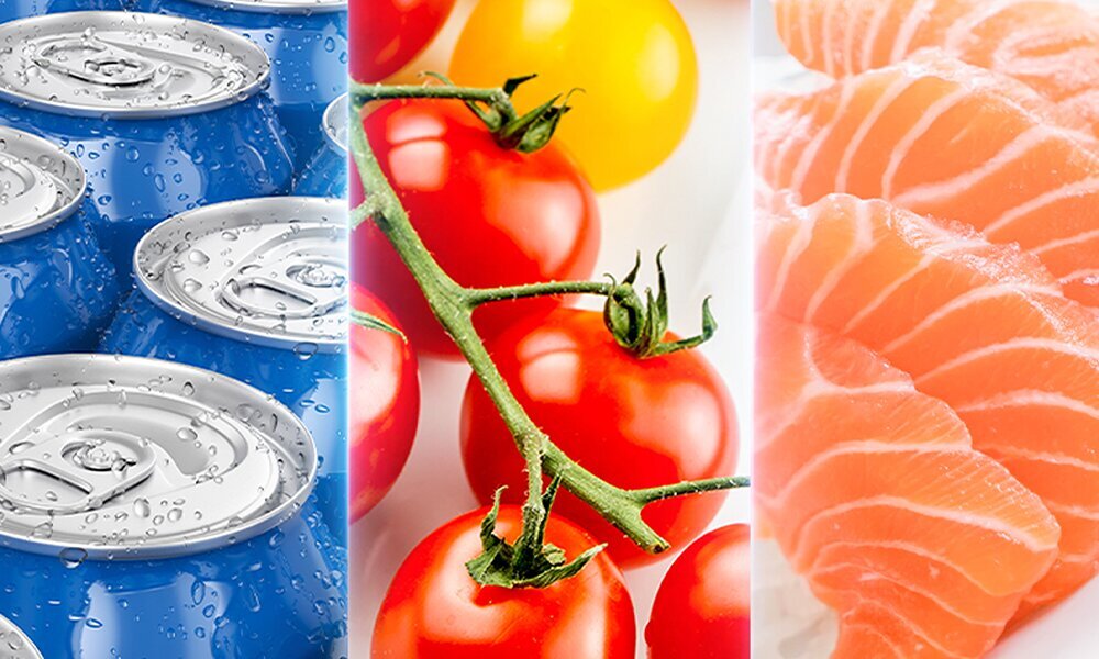 Obraz przedstawia trzy sekcje: puszki z napojami pokryte kroplami wody, gałązkę z czerwonymi i żółtymi pomidorami oraz plastry surowego łososia.