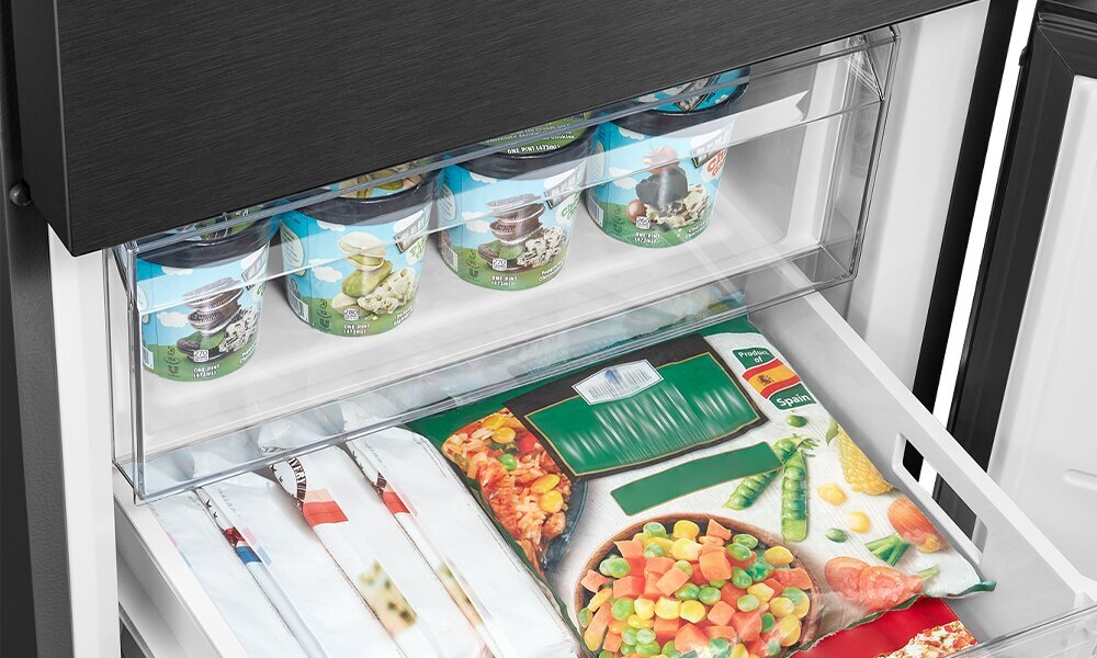 LODÓWKA MIDEA MDRB600MIC45P W zamrażarce znajdują się lody oraz paczki mrożonych warzyw starannie ułożone w szufladzie. Przejrzysta konstrukcja ułatwia ogląd zawartości 442 litry duża pojemność strefy chłodzenia mrożenia