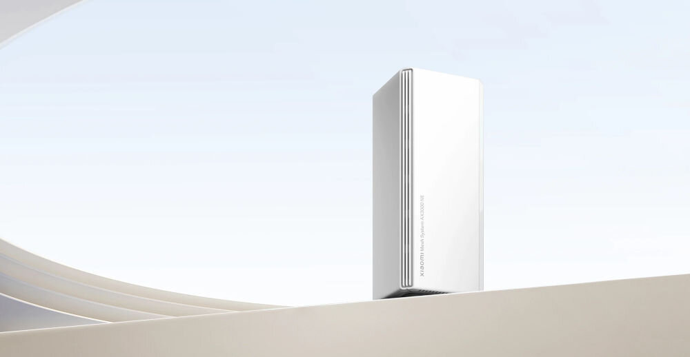Router XIAOMI Mesh System AX3000 NE 2.4 / 5 GHz (DualBand), Wi-Fi Mesh (1 szt.) prezentacja urządzenia pod kątem na jasnym tle z beżowymi wstawkami