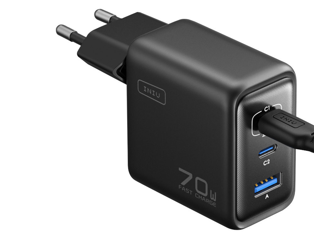 INIU Leopard Charger 70 W trzem portom wyjściowym (2x USB-C, USB-A)  jednocześnie trzy różne urządzenia laptop, smartfon i zegarek - ładowarka na białym tle z podłączonym kablem