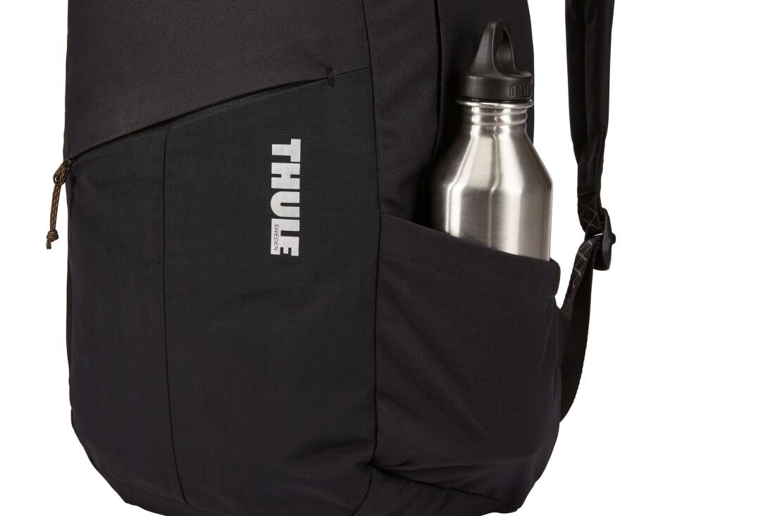 Plecak Thule Gauntlet Sleeve z boczną kieszenią mieści butelkę na wodę podczas codziennego użytkowania i pracy mobilnej 