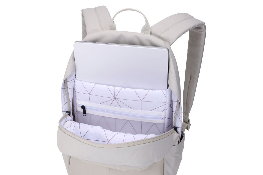 Plecak Thule Gauntlet Sleeve z przegrodą na laptop prezentuje pojemne wnętrze podczas organizacji sprzętu do pracy mobilnej 