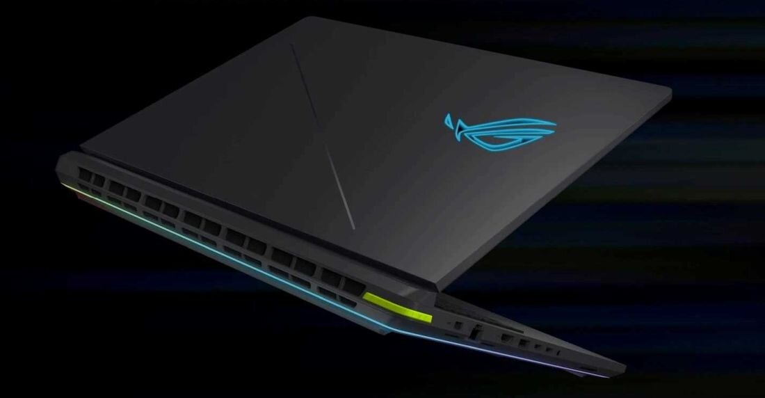 Laptop ASUS ROG Strix G16 - Laptop ASUS ROG Strix G16, dobry do gier, ukazany w atrakcyjnym ujęciu, podkreślającym jego elegancki styl.  