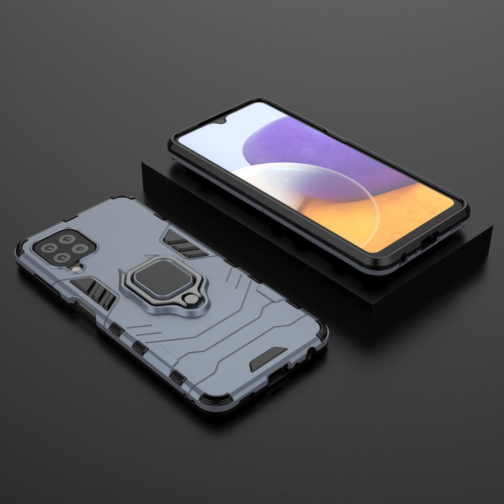 Na obrazie widoczne jest niebieskie etui ochronne z magnetycznym uchwytem, obok którego leży smartfon z wyświetlaczem pokazującym kolorowy ekran. Etui ma pancerne wzornictwo z wyraźnymi liniami i otworem na aparat.
