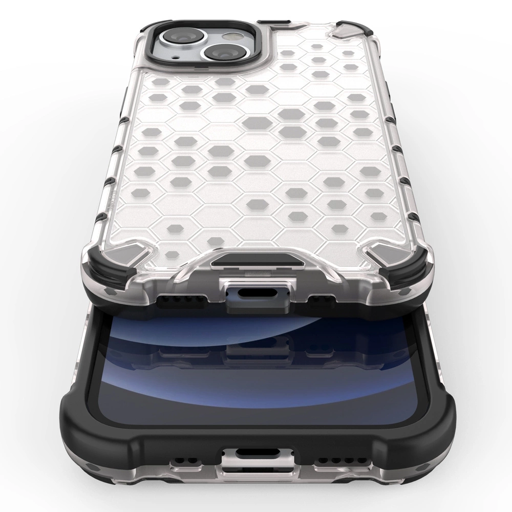 Obraz przedstawia przezroczyste etui z wzorem plastra miodu, z czarną żelową ramką, przeznaczone dla iPhone 13 Mini. Etui ma wzmocnione narożniki i wycięcia na aparat oraz porty.