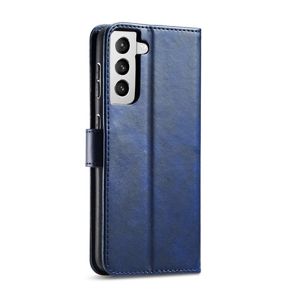 Niebieskie etui z klapką i funkcją podstawki, przeznaczone dla telefonu Samsung Galaxy S22+. Etui posiada wycięcia na aparat z trzema obiektywami.