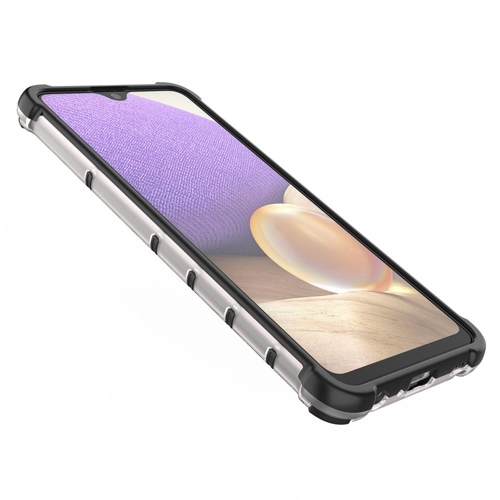 Obraz przedstawia przezroczyste etui ochronne z czarną ramką na smartfonie. Telefon wyświetla ekran z fioletowym i beżowym motywem.