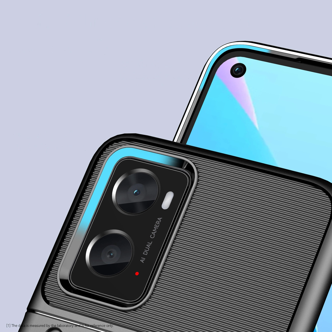Obraz przedstawia czarne, elastyczne etui ochronne na telefon z widocznymi dwoma obiektywami aparatu i napisem \'AI DUAL CAMERA\'. W tle widać fragment ekranu telefonu z kamerą przednią w rogu.
