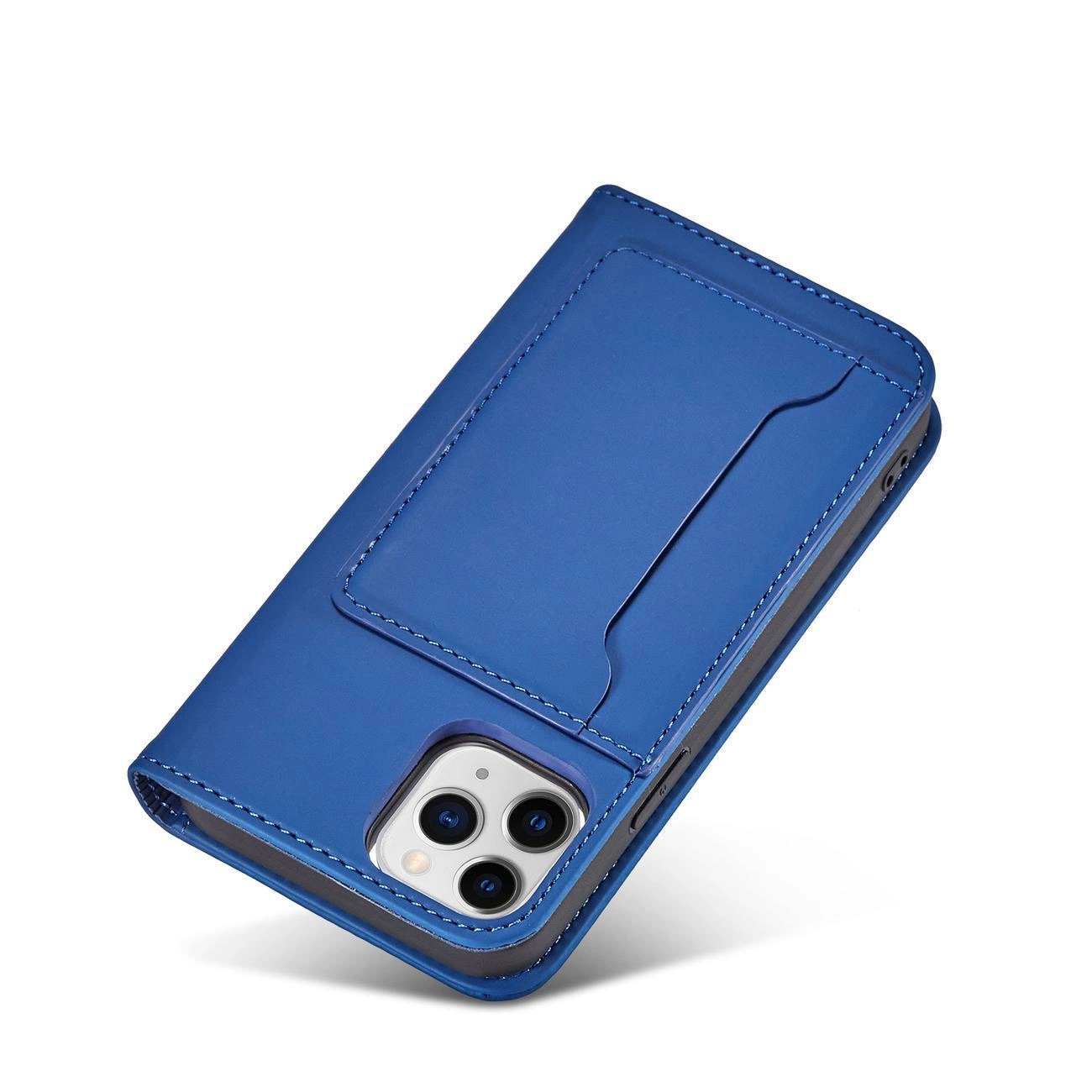 Niebieskie etui na telefon z miejscem na karty, widoczne są wycięcia na aparat. Etui ma gładką powierzchnię i przeszycia na krawędziach.