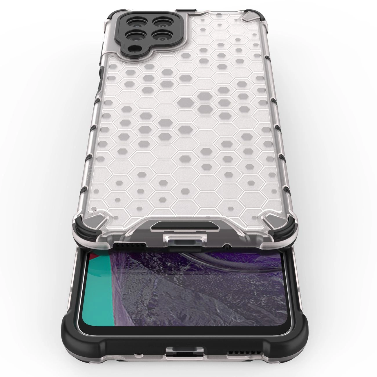 Obraz przedstawia przezroczyste etui z wzorem plastra miodu, przeznaczone na telefon. Etui ma czarną ramkę i wycięcia na aparat oraz porty.