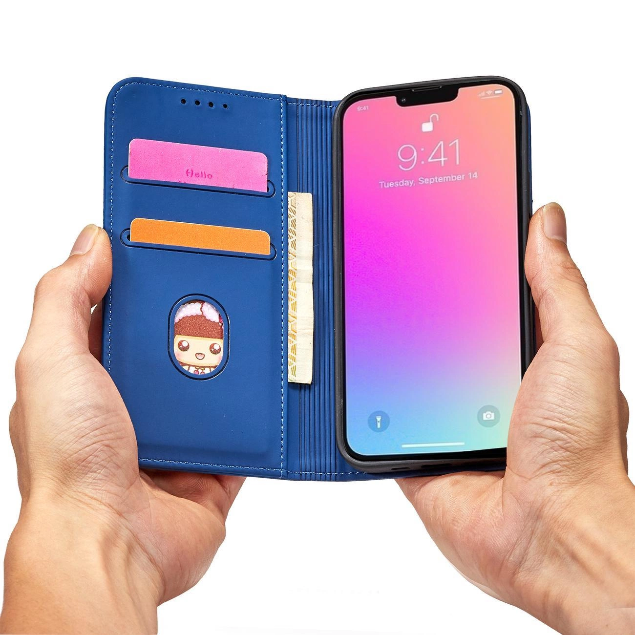 Niebieskie etui na telefon z klapką, posiadające kieszonki na karty oraz okienko z rysunkiem postaci. Telefon w etui wyświetla ekran z godziną 9:41 i datą Tuesday, September 14.