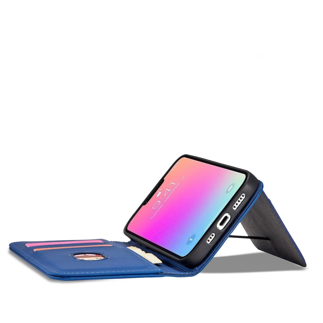 Niebieskie etui na telefon z klapką, pełniące funkcję podstawki, z miejscem na karty. Telefon w etui jest ustawiony pod kątem, ekran wyświetla gradientowe tło.