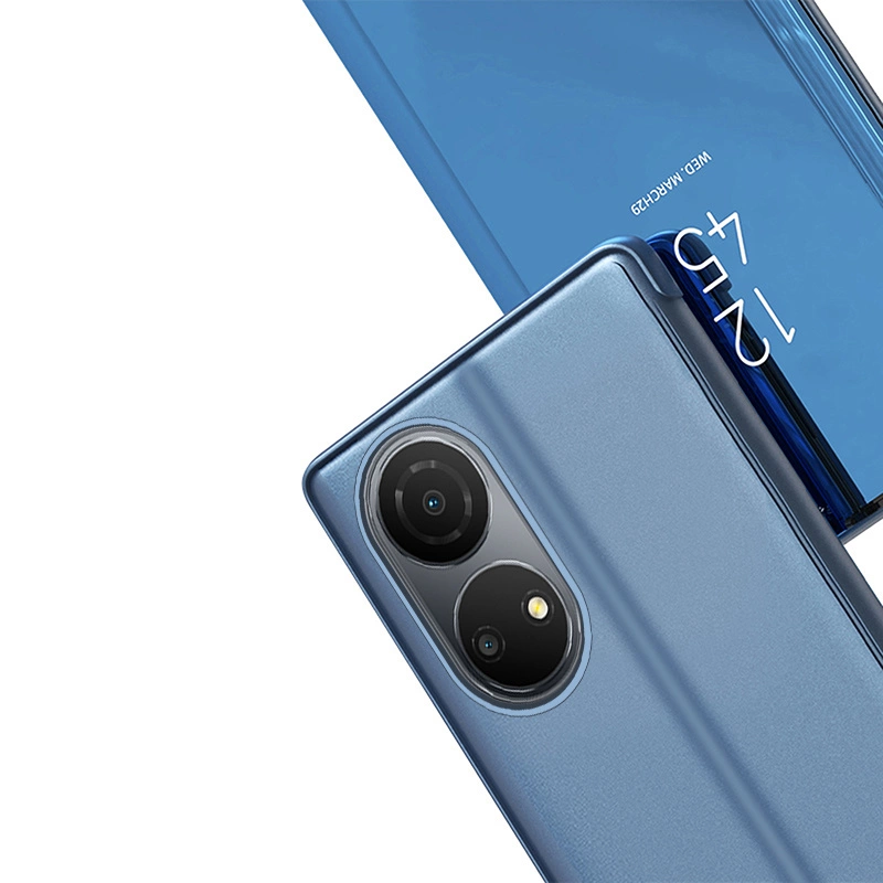 Na obrazie widoczne są dwa niebieskie etui na telefon z wycięciami na aparat. Na jednym z etui widoczny jest tekst \'12:45 WED MARCH 9\'.