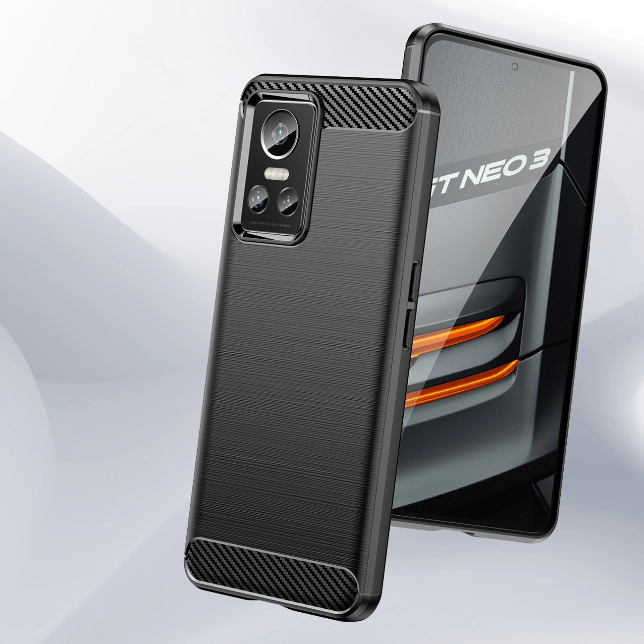 Na obrazie widoczne jest czarne etui na telefon z teksturą przypominającą karbon, z wycięciem na aparat. W tle znajduje się telefon z widocznym napisem \'GT NEO 3\'.