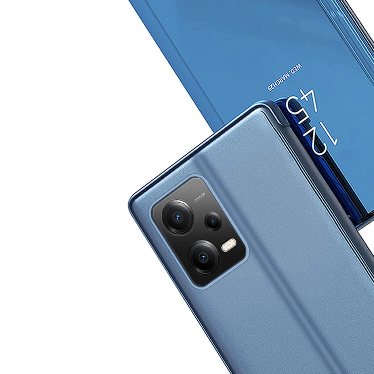 Na obrazie widoczny jest telefon w niebieskim etui z trzema obiektywami aparatu i napisem \'48MP\'. W tle znajduje się fragment etui z widocznym napisem \'12 5G\'.