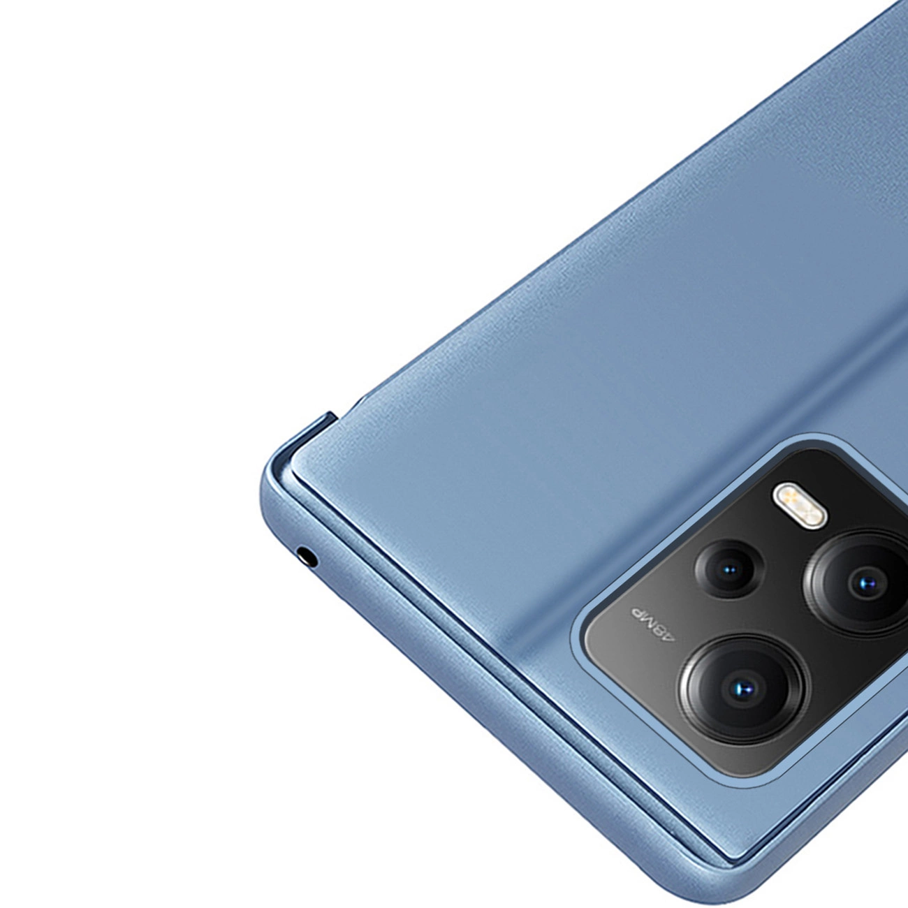 Obraz przedstawia niebieskie etui na telefon z widocznym wycięciem na aparat z trzema obiektywami i lampą błyskową. Etui ma gładką powierzchnię i zaokrąglone krawędzie.
