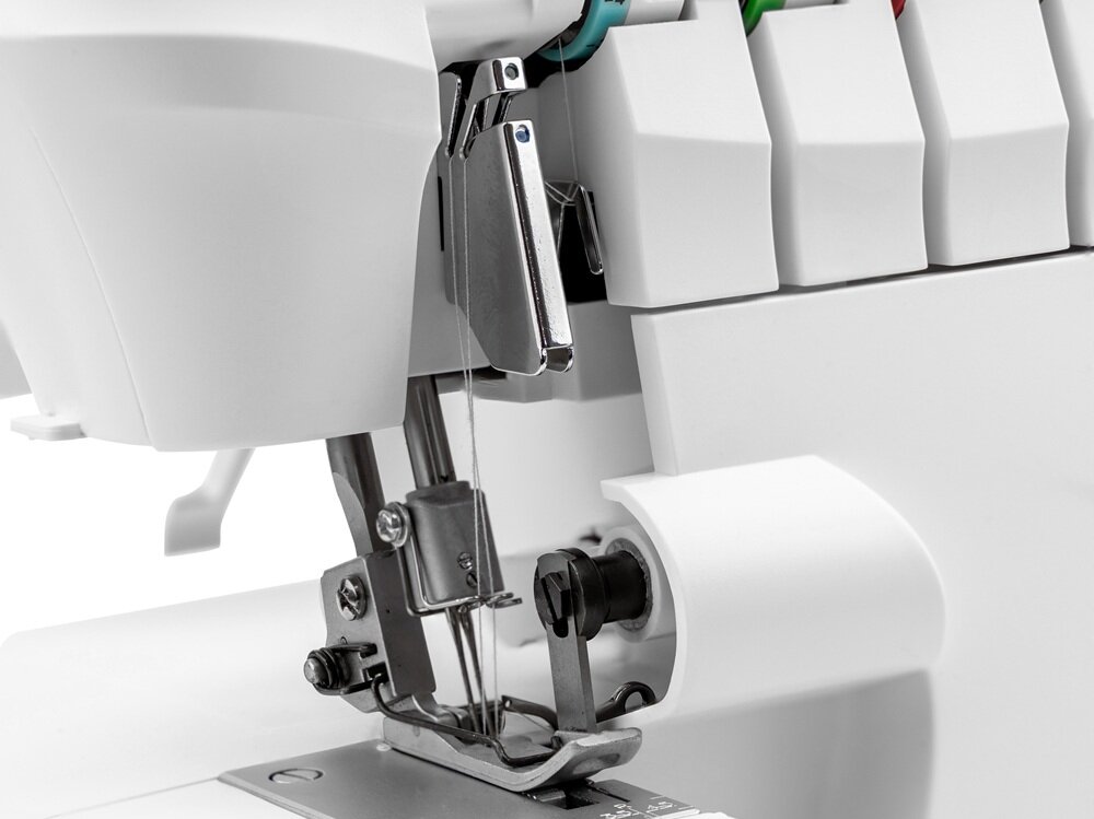 Overlock Łucznik 1200D-4 wygodne uzytkowanie, oświetlenie LED, chowana rączka