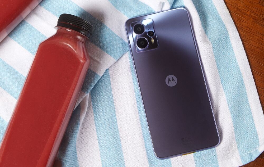 SMARTFON MOTOROLA MOTO G13 ekran bateria aparat procesor ram pamięć pojemność rozdzielczość zdjęcia filmy opis dane cechy blokady system łączność wifi bluetooth obudowa szkło odporność porty muzyka transfer sieć przekątna matryca waga czujniki oled amoled ips