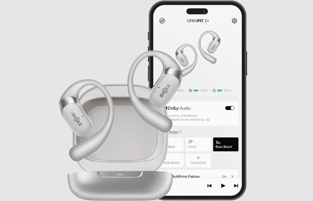 Słuchawki SHOKZ OpenFit 2+ aplikacja Shokz App EQ ustawienia, +słuchawki wraz z etui ładującym oraz smartfonem na szarym tle