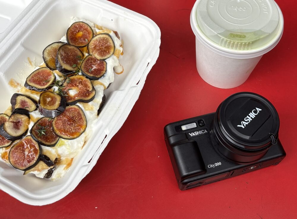 Yashica City 200 autofokus z wykrywaniem twarzy ostre zdjęcia portretowe