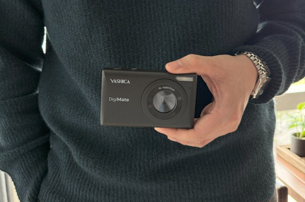 Aparat YASHICA DigMate lampa LED samowyzwalacz i design w kolorze miętowym