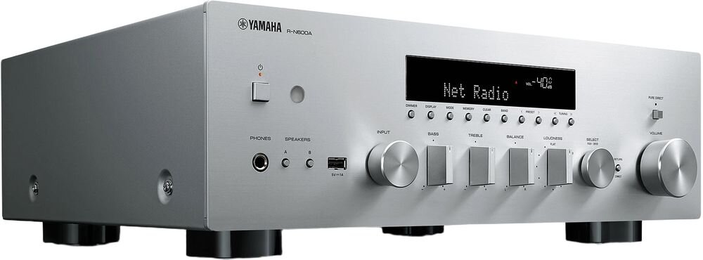 Zestaw stereo YAMAHA MusicCast R-N600A + INDIANA Line Tesi 3, korektor, regulacja tonów, filtr loudness i wyjście słuchawkowe, amplituner po skosie na białym tle