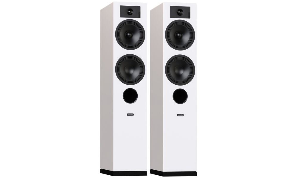 Zestaw stereo YAMAHA MusicCast R-N600A + INDIANA Line Tesi 5, impedancja 4–8 Ω, waga 13,5 kg, zalecana moc wzmacniacza 30–150 W, kolumny od skosu na białym tle