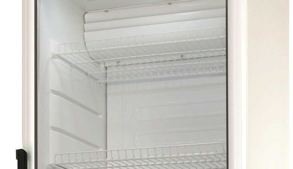 WITRYNA CHŁODNICZA BEKO PROFESSIONAL ADN 230 2 BP półki druciane widok wnętrza lodówka przemysłowa pojemność 350 l gastronomia handel półki druciane organizacja produktów oświetlenie LED kontrola zawartości stal nierdzewna higiena odporność zmiana kierunku drzwi elastyczność ustawienia równomierne chłodzenie sterowanie mechaniczne świeżość energooszczędna praca koszty eksploatacji