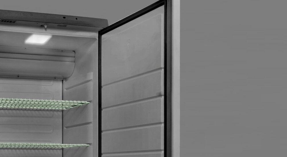 SZAFA CHŁODNICZA BEKO PROFESSIONAL Zbliżenie na oświetlenie LED wewnątrz szafy chłodniczej oświetlenie LED ekspozycja produktów dobra widoczność energooszczędność