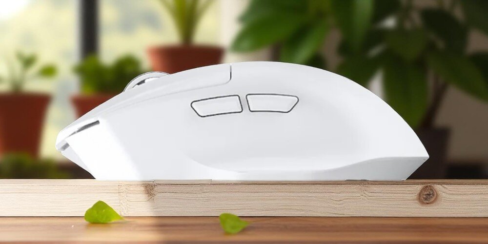 MCHOSE G7 mysz bezprzewodowa profilowanemu kształtowi prawej dłoni podpórce pod kciuk Lekka konstrukcja, precyzyjny sensor technologia TOPSPEED Wireless - myszka od boku na tle kwiatów