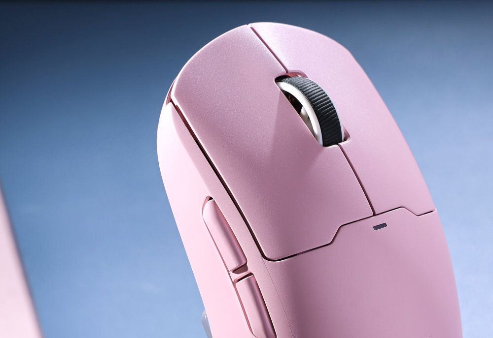 MCHOSE A5 Ultra myszka bezprzewodowa precyzyjny sensor mikroprzełączniki Huano chip Nordic trzy tryby komunikacji lekkiej (59 g) obudowie - myszka na nibieskim tle