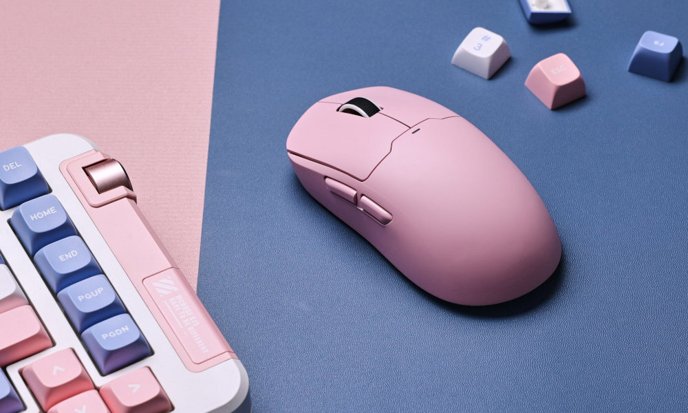 MCHOSE A5 Ultra trzy tryby komunikacji 2,4 GHz odświeżaniem 1000 Hz odbiornik USB-A Bluetooth urządzeniami mobilnymi - mysz obok klawiatura