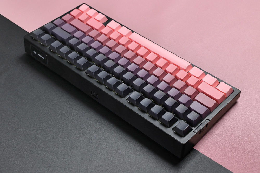 MCHOSE MC-G75 Płytka 1.2 mm Per-Key Flex-Cut PCB stabilny i przyjemnie miękki Precyzyjne wycięcia w konstrukcji równomierne podświetlenie - klawiatura z widoku od tylu