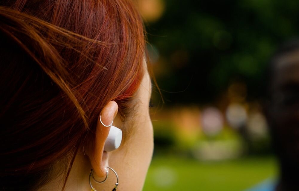 Słuchawki dokanałowe SONY WF-C510 tryb ambient sound jednoczesne sluchanie muzyka dzwiek otoczenia