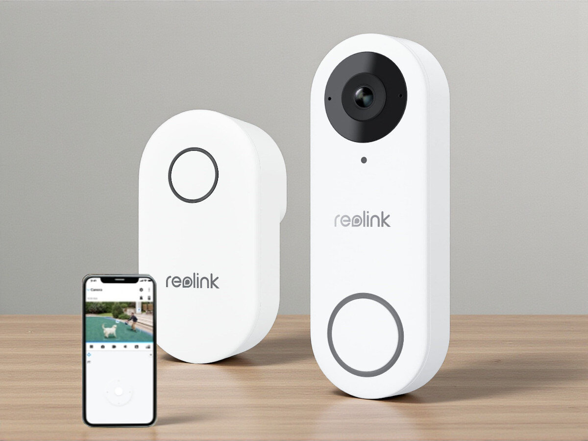 Wideodzwonek REOLINK D340W Bezprzewodowy Wi-Fi Biały, obraz, kąt, CMOS, noc, Reolink D340W i chime na stole, aplikacja mobilna pokazująca podgląd na żywo, minimalistyczne otoczenie.