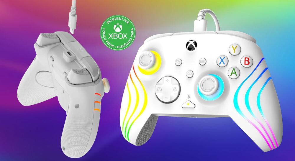 Kontroler TURTLE BEACH Afterglow Wave Biały prezentacja pada od przodu i tyłu pod kątem na kolorowym tle sterowanie dźwiękiem za pomocą komend głosowych bez przerywania rozgrywki wygodne narzędzie dla graczy płynność kontrola