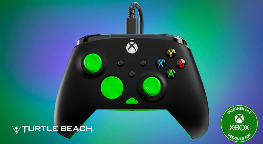 Kontroler TURTLE BEACH Rematch Core Czarno-zielony prezentacja kontrolera od przodu na kolorowym tle