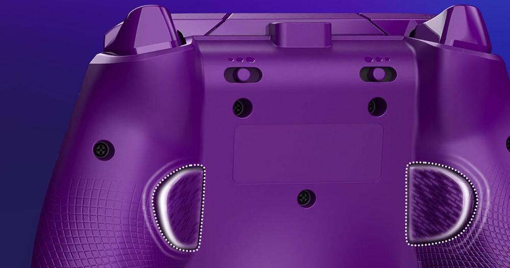 Kontroler TURTLE BEACH Afterglow Wave Fioletowy zbliżenie na tył pada i dwa przyciski akcji przypisanie do wybranych akcji wygodna obsługa nie wymaga przesuwania dłoni płynność podczas gry